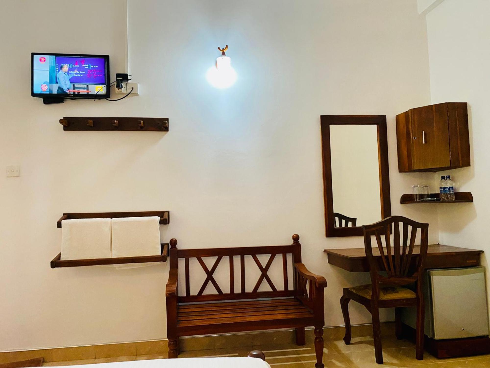 Montana Rest Hotel Anuradhapura Exterior foto